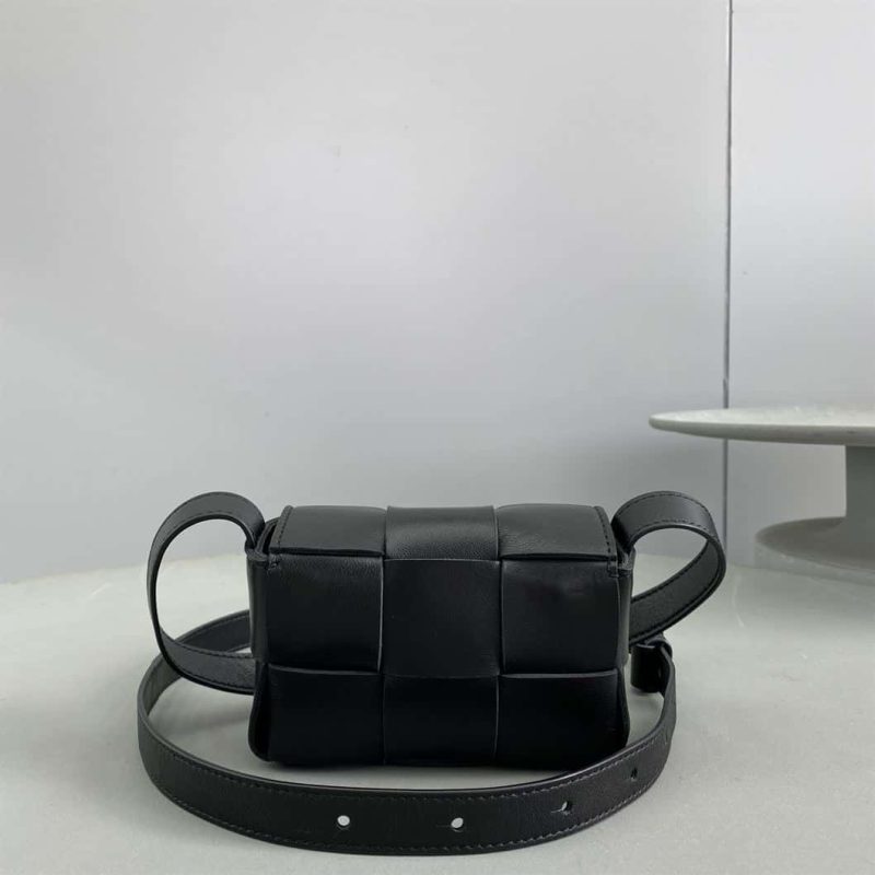 BOTTEGA VENETA MEN’S CASSETTE IN BLACK – WBV07 - Image 4
