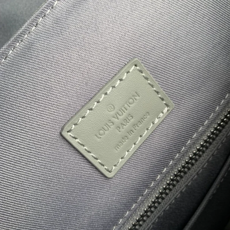 LOUIS VUITTON CHRISTOPHER PM TAURILLON MONOGRAM- WLM514 - Image 4
