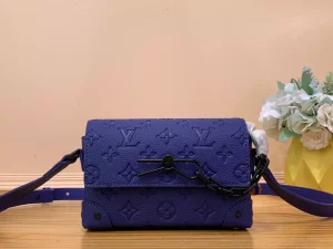 LOUIS VUITTON STEAMER WEARABLE WALLET – WLM581