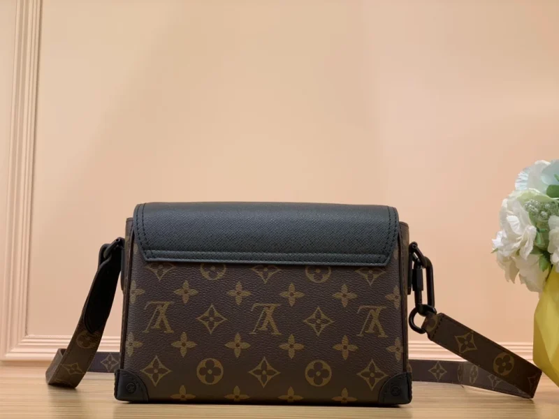 LOUIS VUITTON STEAMER WEARABLE WALLET – WLM582 - Image 2