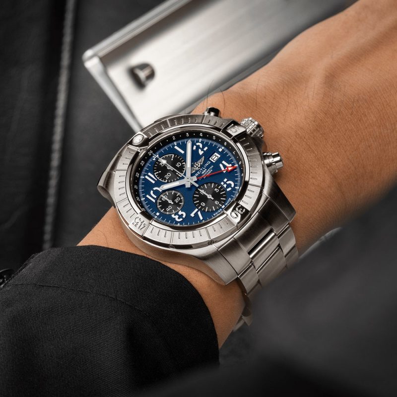 Breitling Avenger Chronograph GMT 45, Ref# A24315101C1A1, Unworn 2024 - Image 5