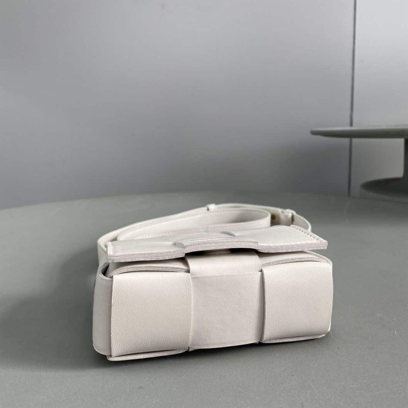 BOTTEGA VENETA CASSETTE IN WHITE – WBV06 - Image 10