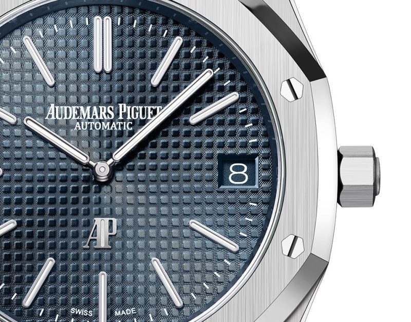 Audemars Piguet Royal Oak ¡°JUMBO¡± EXTRA-THIN ¡°50TH ANNIVERSARY¡± Ref# 16202ST.OO.1240ST.01 - Image 3